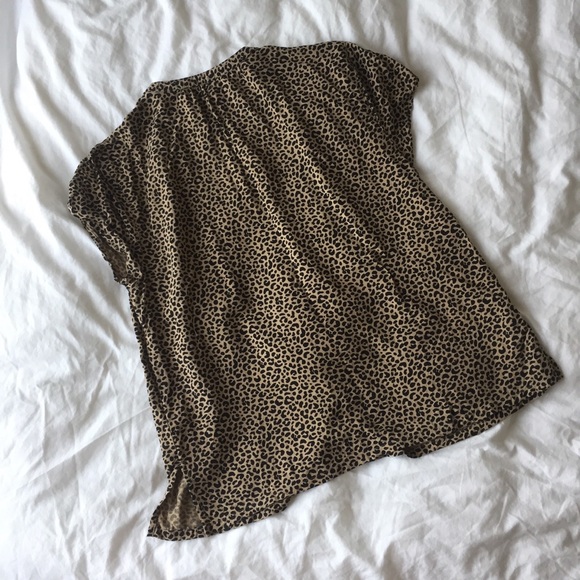 Old Navy Leopard Print Button-Up Top - Picture 5 of 13